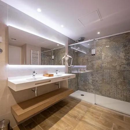 Hotel Mas Torrellas 4*
